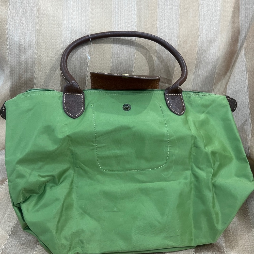 Longchamp Green Nylon Tote – Like New – Brown Leather Handles – Classic Le Pliag - Picture 3 of 14